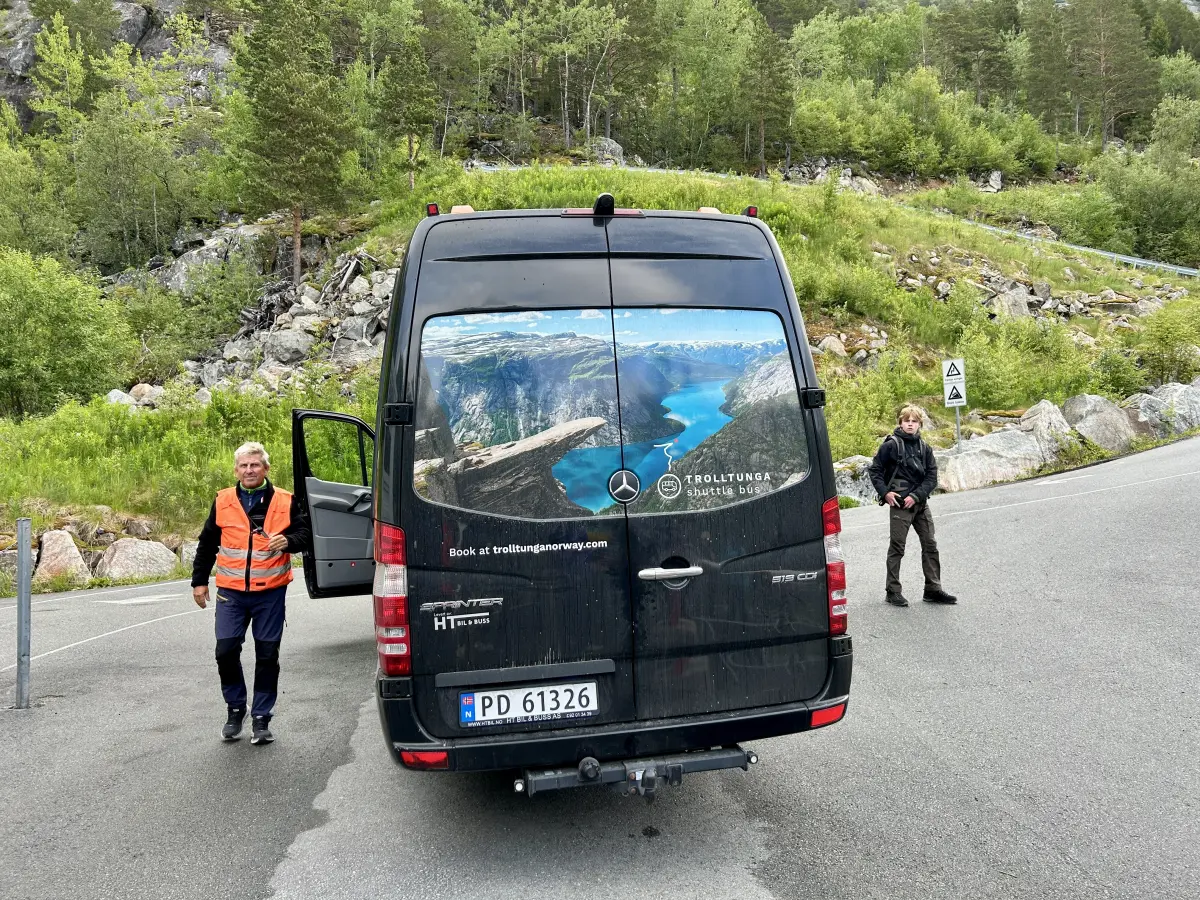 巨魔之舌徒步 (Trolltunga) 第三停车场 P3 Mågelitopp 的摆渡车
