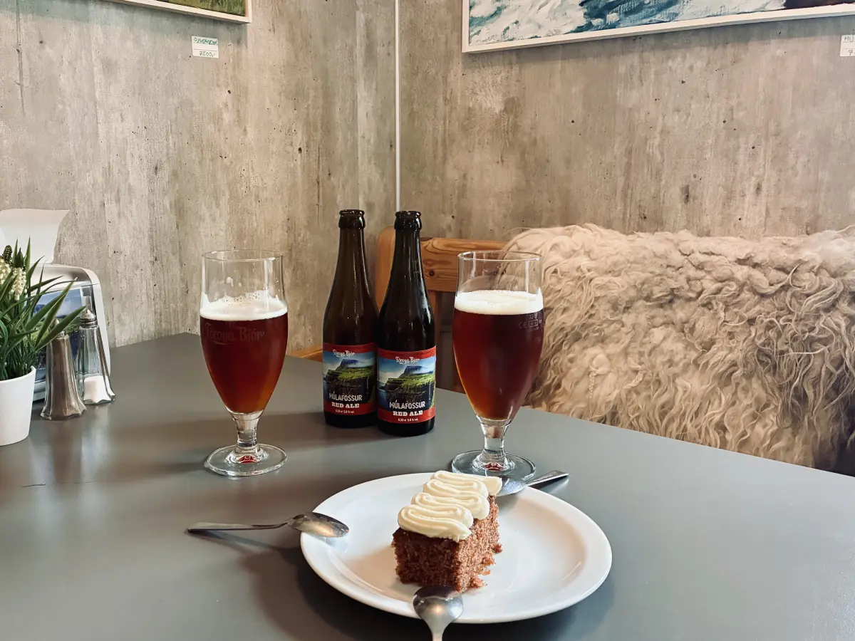 沃格岛 Gásadalur 村唯一的餐馆 Gásadalsgarður Café