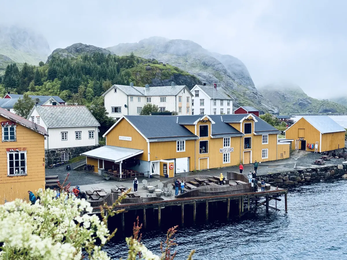 罗弗敦 (Lofoten) 的渔村