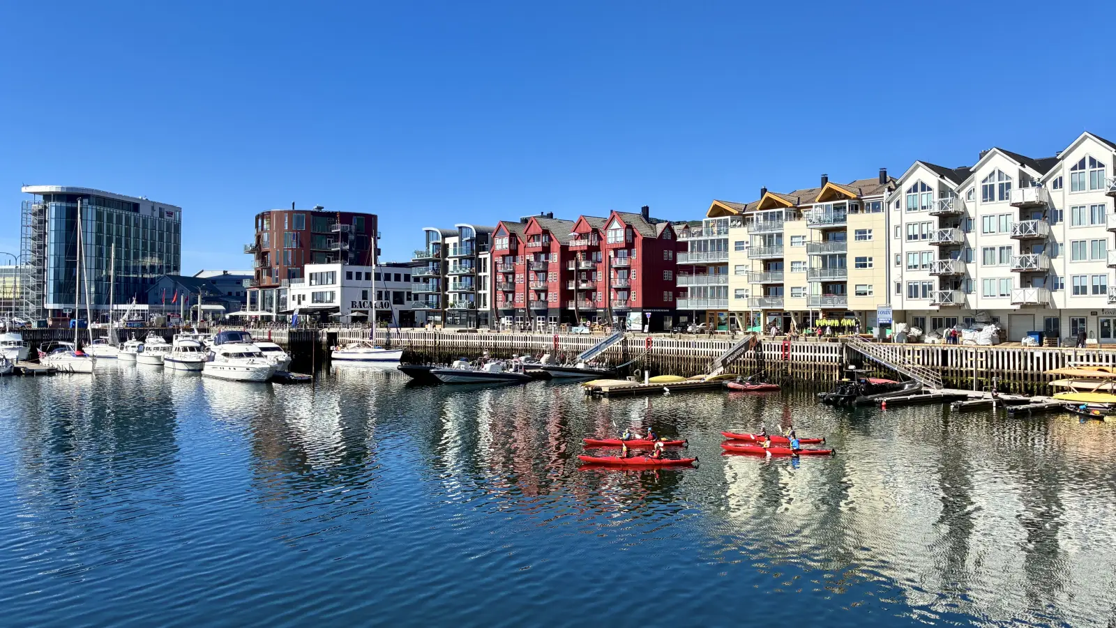 斯沃尔维尔 (Svolvær) 城市的一面
