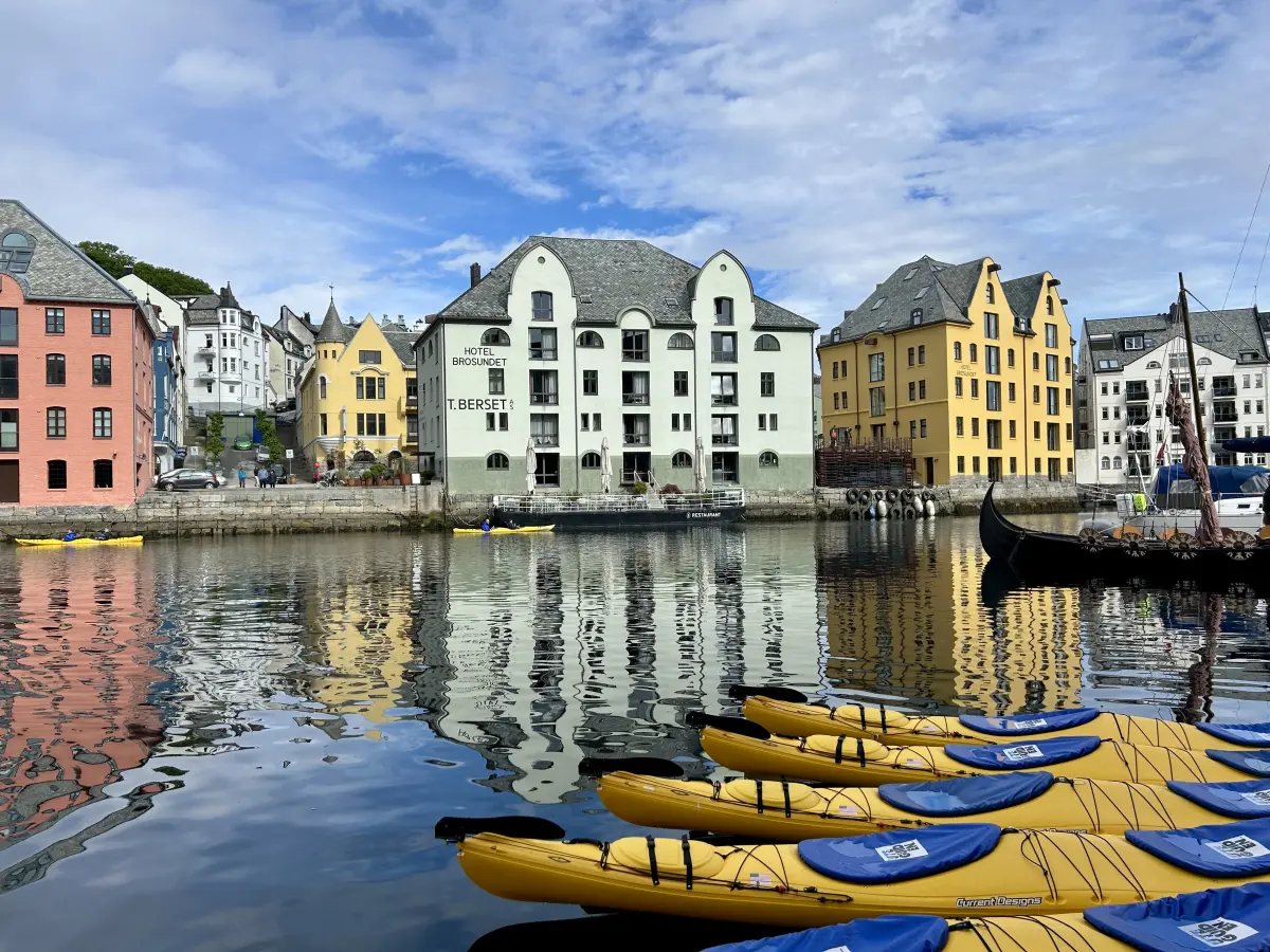 奥勒松 (Ålesund) 是西挪威的一个市镇