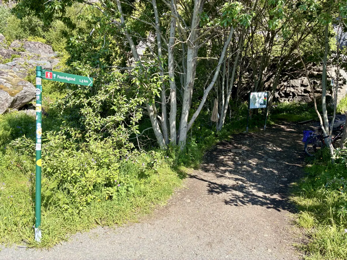 Festvågtind 步道起点