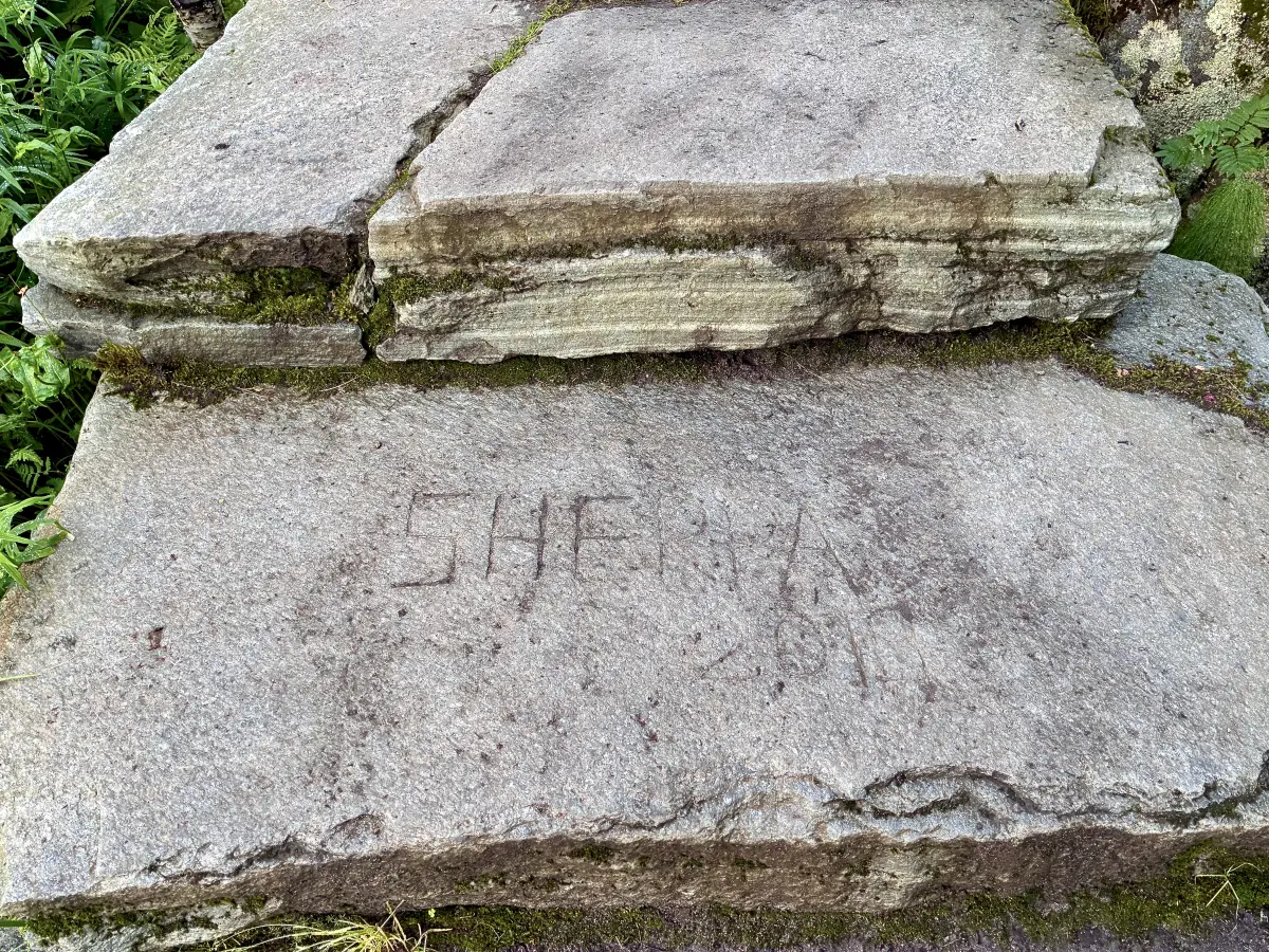 魔鬼之梯 (Djeveltrappa) 的第一级夏尔巴石阶