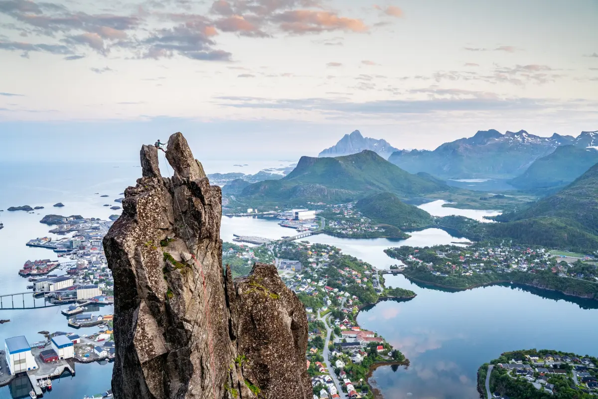 斯沃尔维尔山羊峰 (Svolværgeita) 攀岩