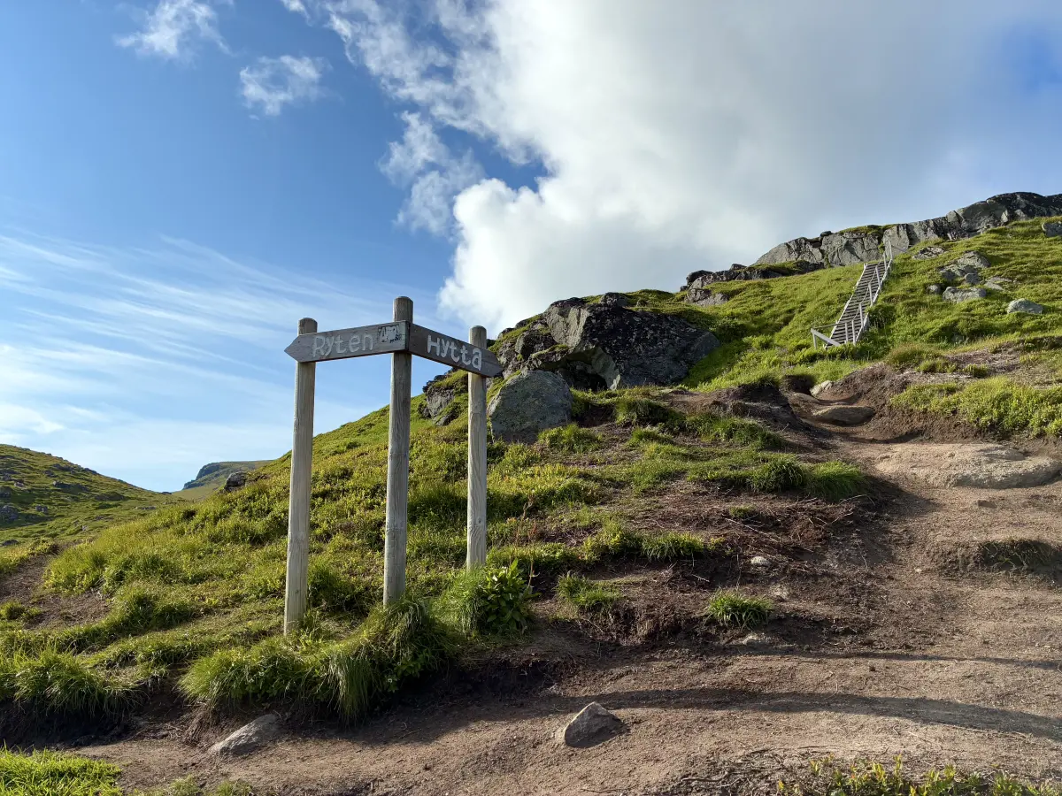 Ryten 步道上分别通往 Ryten 和 Hytta 的分叉点