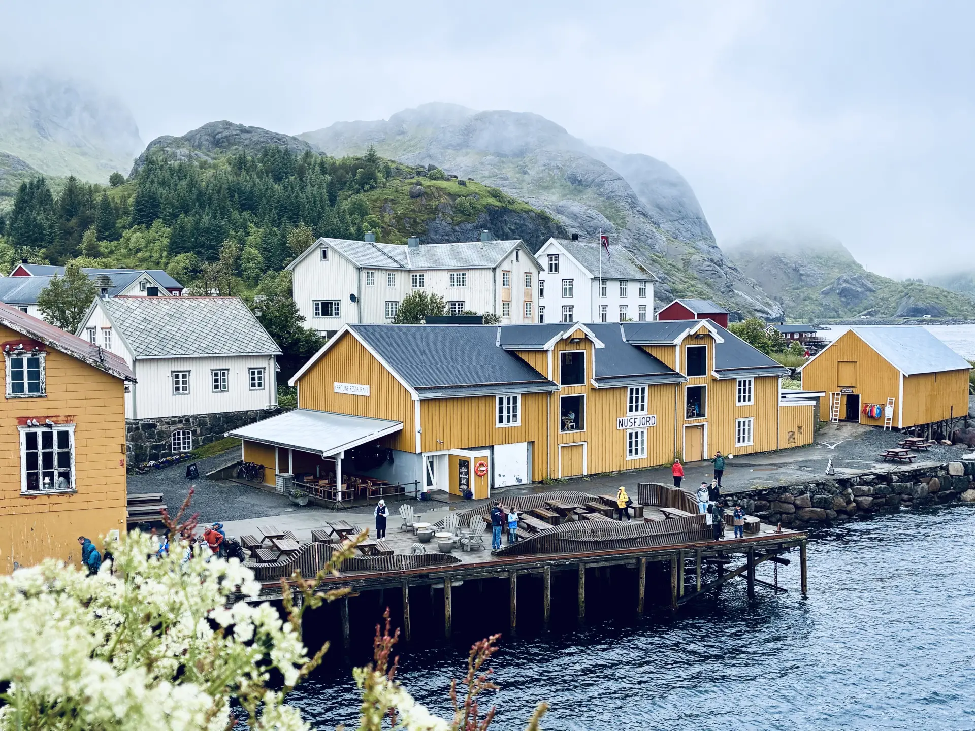 细雨中的努斯峡湾 (Nusfjord)